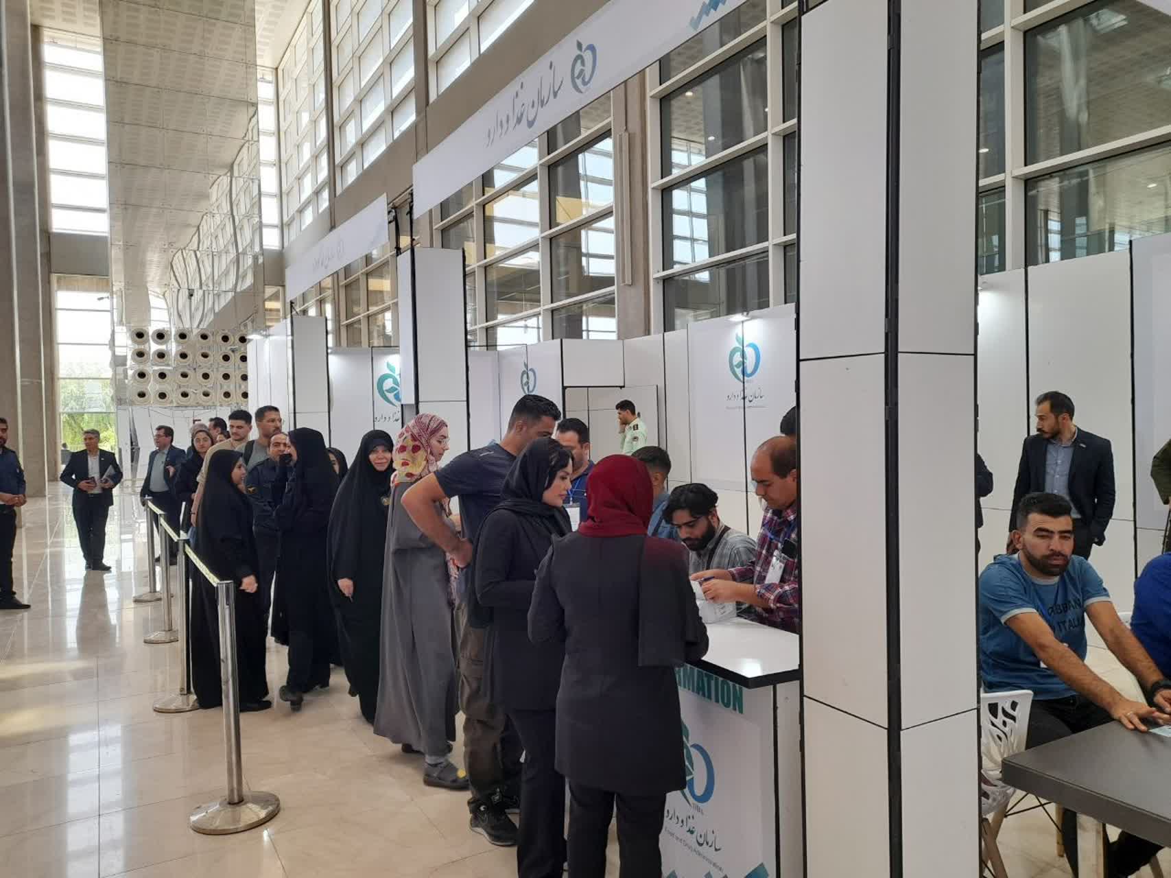 تشکیل صف انتخابات در نمایشگاه فارمکس