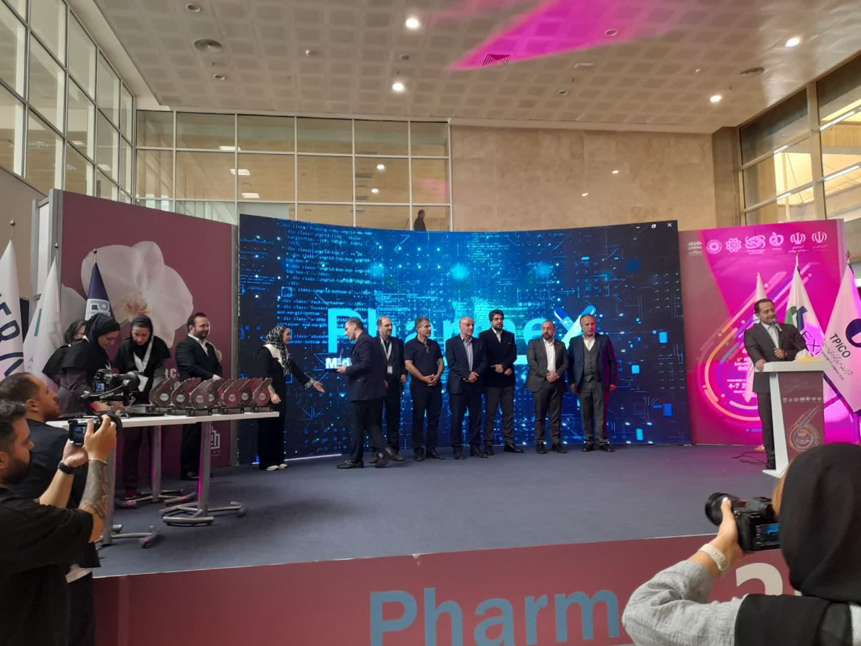 حامیان نمایشگاه فارمکس تقدیر شدند