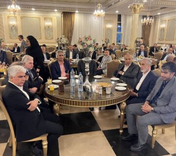 نشست صمیمانه صنعت داروسازی کشور با مدیران سازمان غذا و دارو